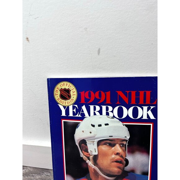 1991 NHL Yearbook Mark Messier Edmonton Oilers Cover Hockey Paperback - Picture 5 of 6